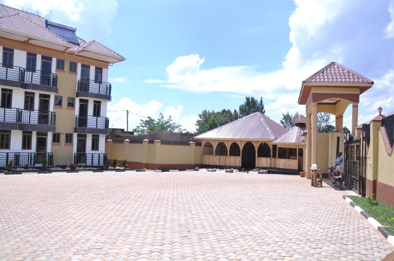 Golden View Hotel Ibanda Exteriör bild