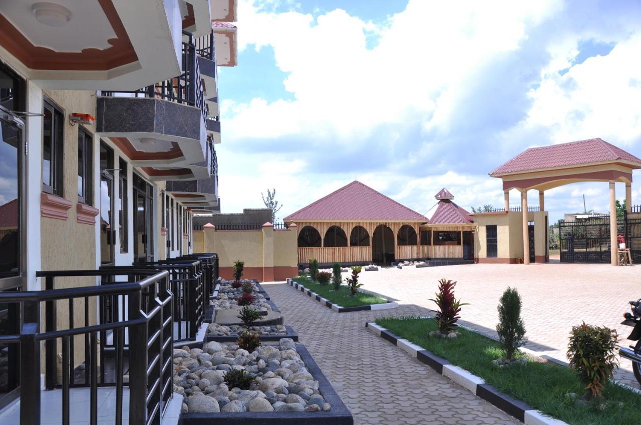 Golden View Hotel Ibanda Exteriör bild