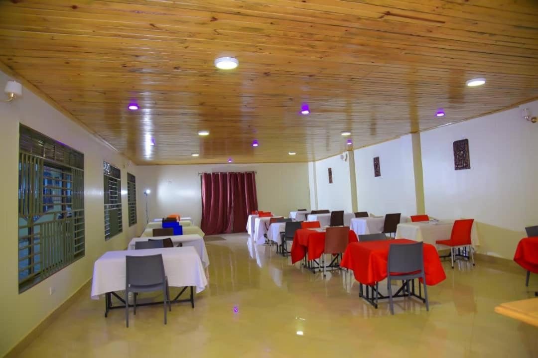 Golden View Hotel Ibanda Exteriör bild