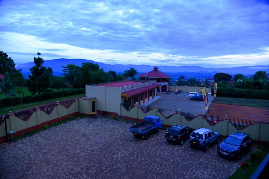 Golden View Hotel Ibanda Exteriör bild