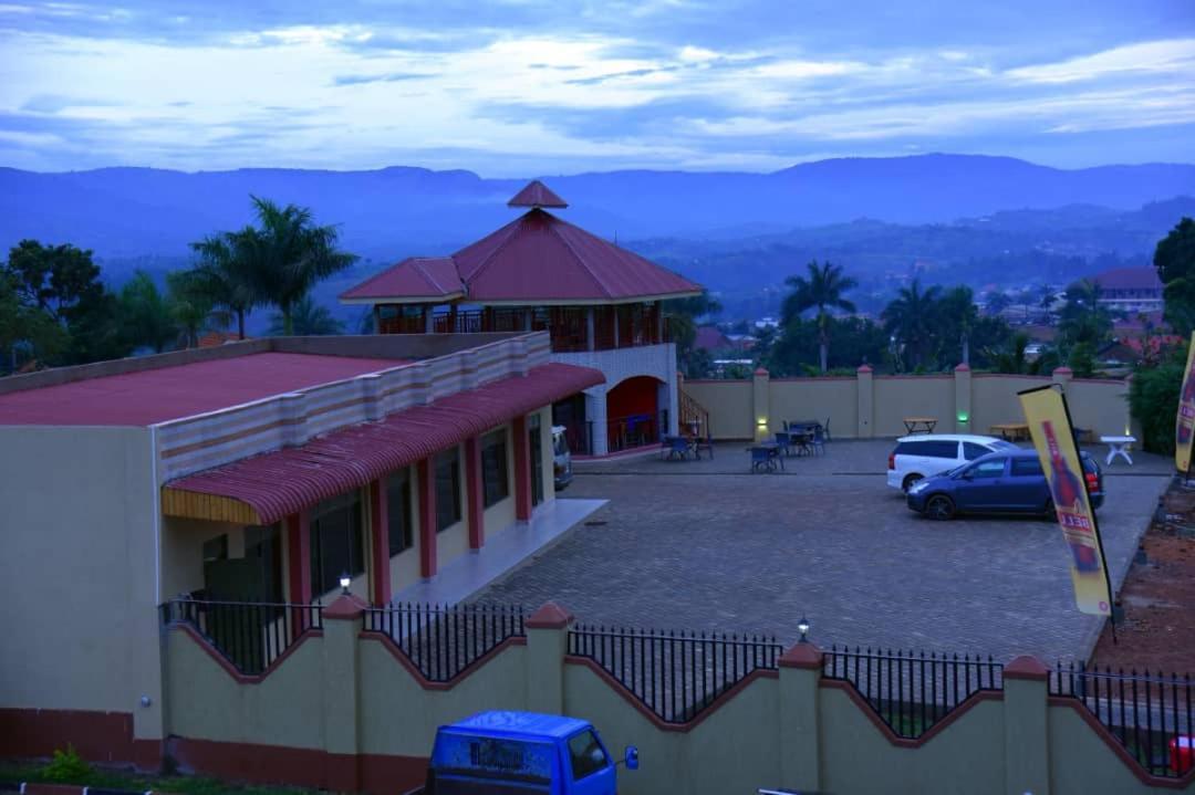 Golden View Hotel Ibanda Exteriör bild